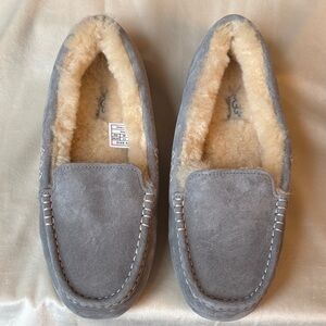UGG Women’s Ansley Light Grey Suede & Sheepskin Slippers/Loafers
